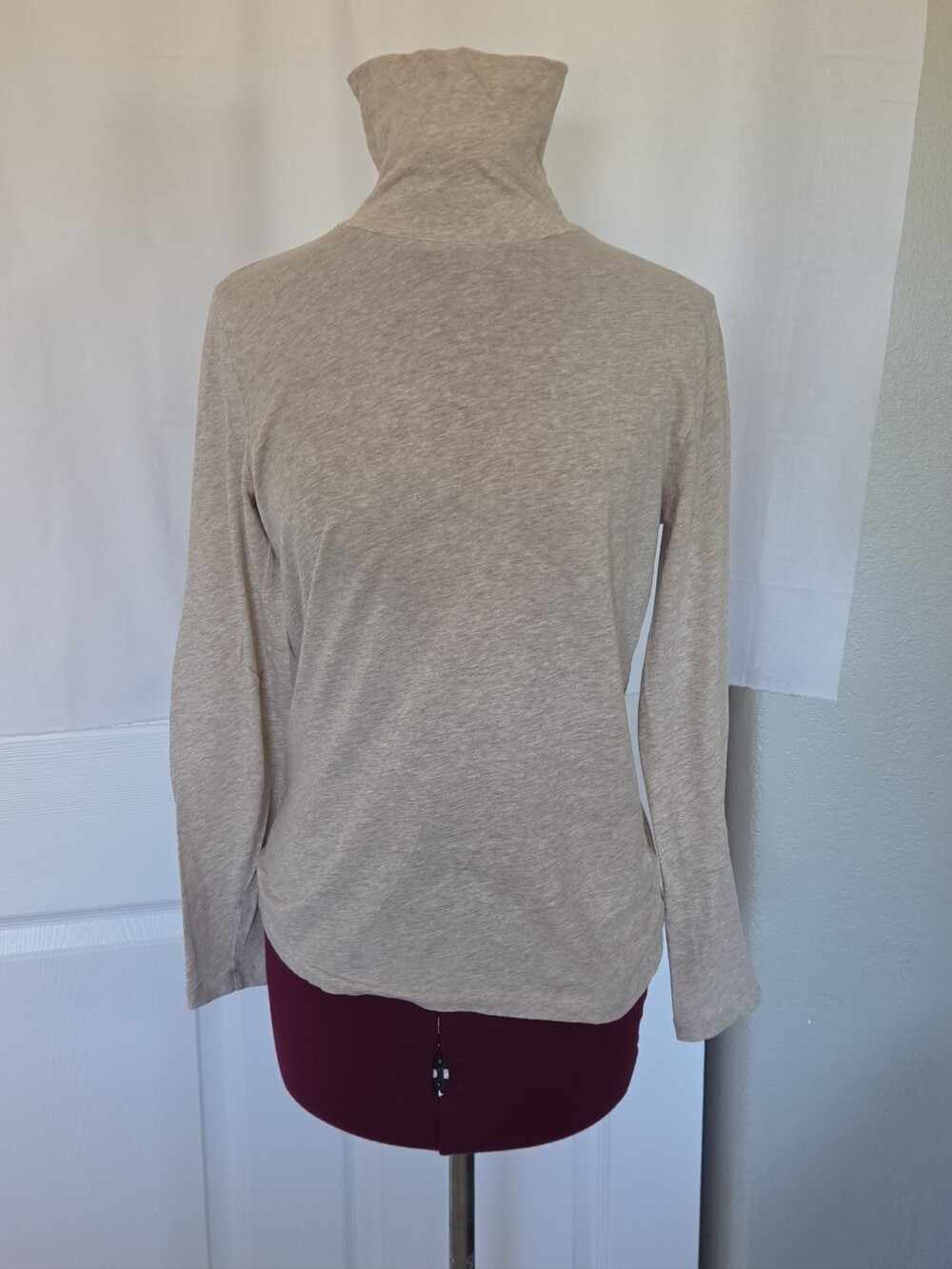 J. Crew Beige Tissue Turtleneck Long Sleeve Size M Capsule Academic Minimalist